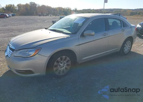 2013 Chrysler 200 Lx z USA, uszkodzony, nr VIN 1C3CCBAB2DN735656